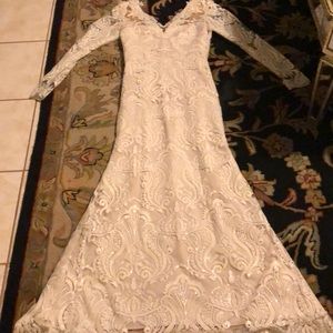 Wedding dress size 8 tailored to 2-4.